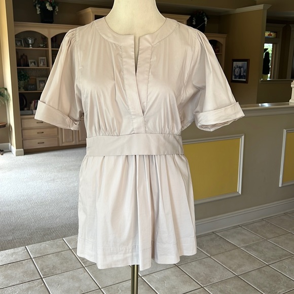 BCBGMAXAZRIA Cream Top Size Medium M - Picture 1 of 8